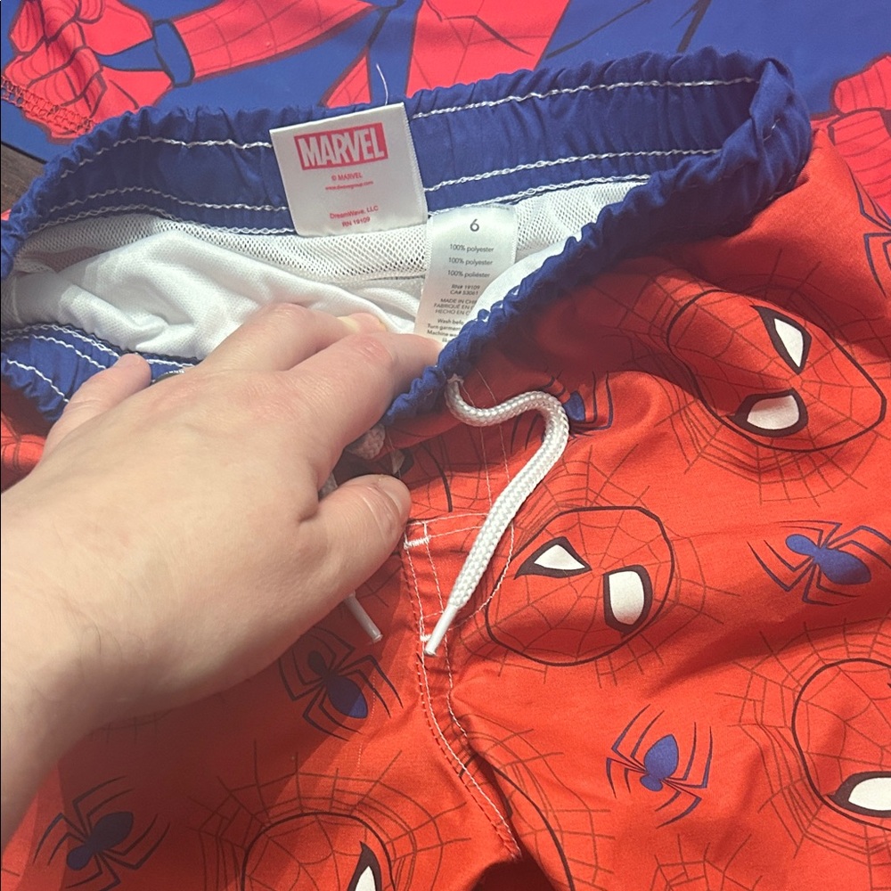 Spider-Man Rash Guard and Swim Shorts Set - Picture 2 of 7